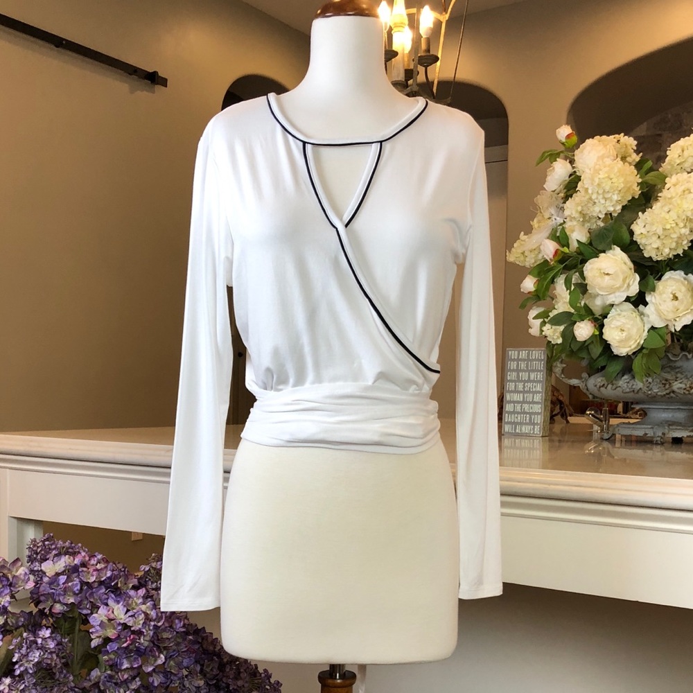 NWT XOXO White w/ Black Wrap Long Sleeve Crop Tee